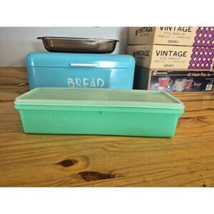 Tupperware Celery Keeper Crisper Container W/Lid Green Jadeite Vintage 12x4 EUC